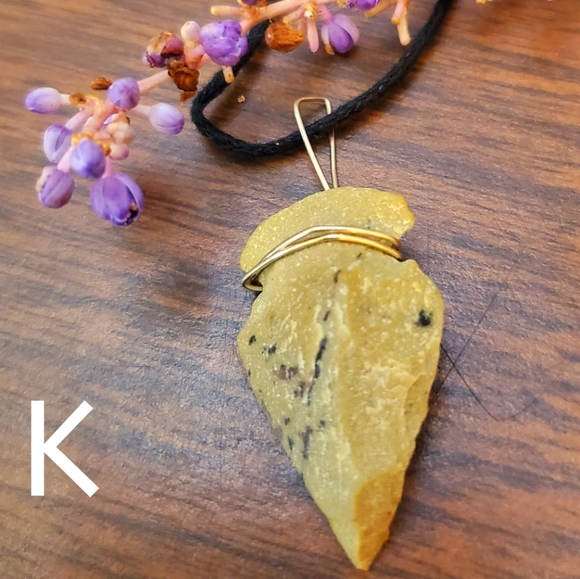 🌿 Natural Stone Arrowhead Necklace 🌿 - Picture 12 of 13